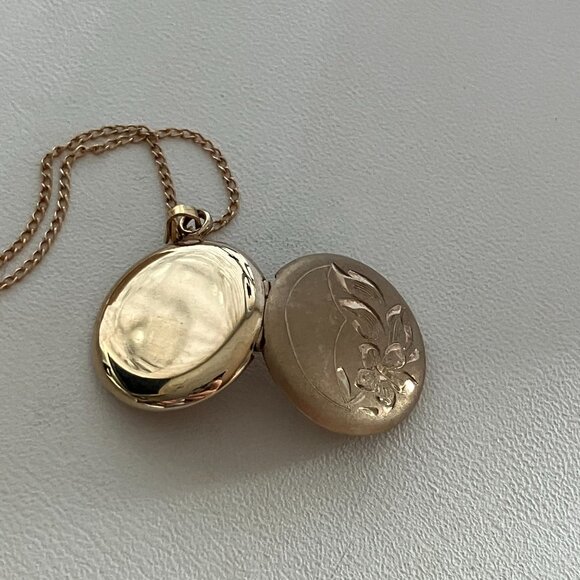 Vintage 1/20 - 12 k Gold Fill Floral Locket Necklace & 18” Chain. - Picture 6 of 8